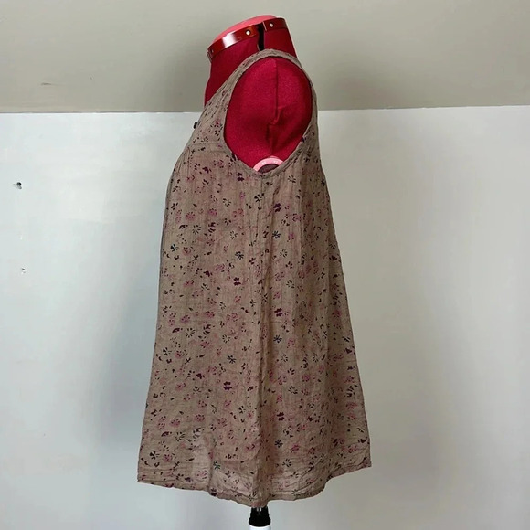 Crazy Doll  sleeveless blouse with yoke, button closure, allover floral pattern - Picture 4 of 6